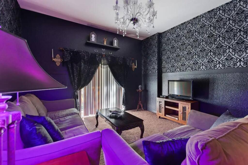 A Spooktacular Haunted Mansion. Apartment Кисими Екстериор снимка