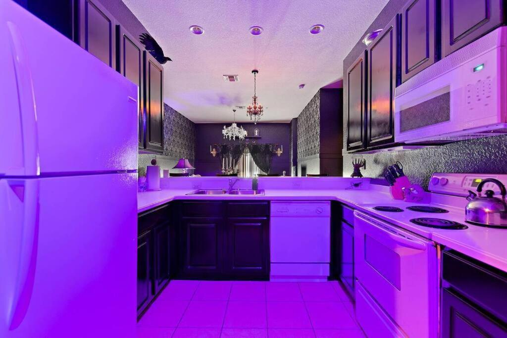 A Spooktacular Haunted Mansion. Apartment Кисими Екстериор снимка