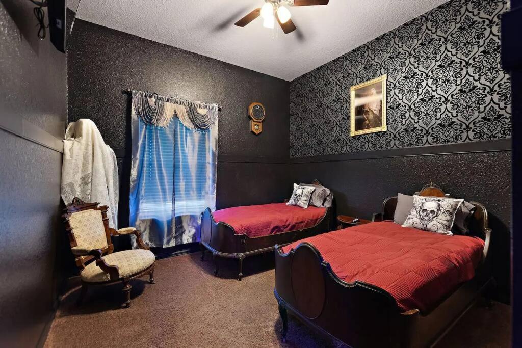 A Spooktacular Haunted Mansion. Apartment Кисими Екстериор снимка