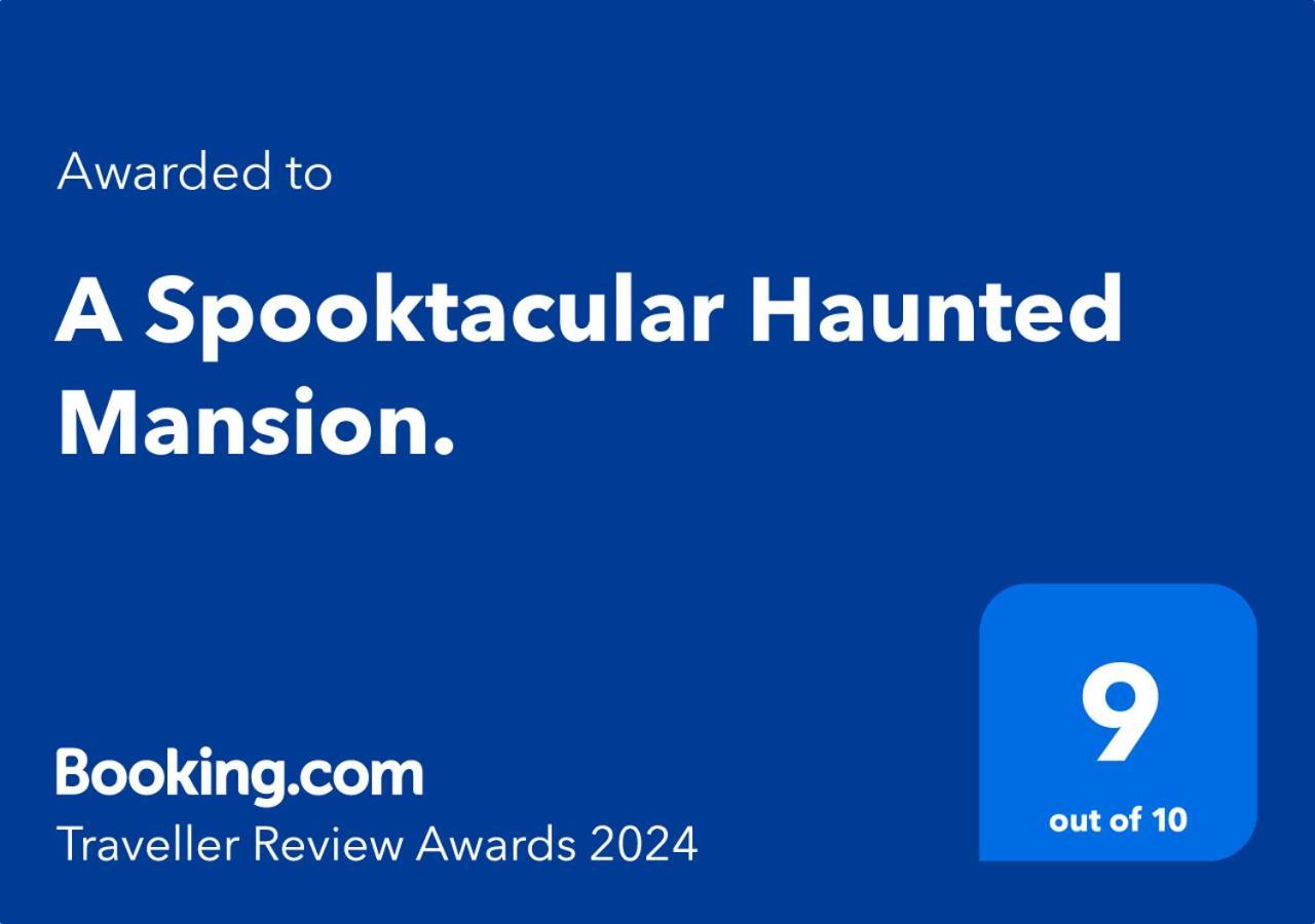 A Spooktacular Haunted Mansion. Apartment Кисими Екстериор снимка